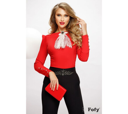 Bluza dama Fofy rosie cambrata accesorizata cu brosa detasabila la gat